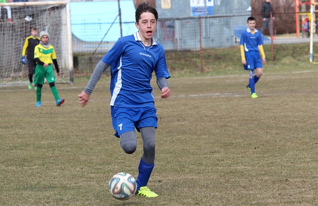 12月场均决赛圈 牛的4亮6回复.